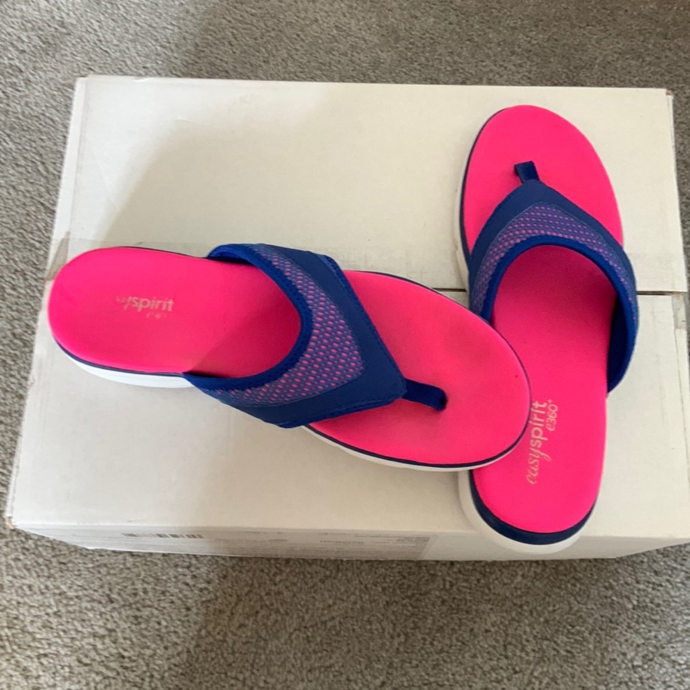 EUC Easy Spirit sandals size 9 e360